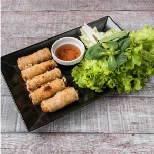 Nems au poulet et salade